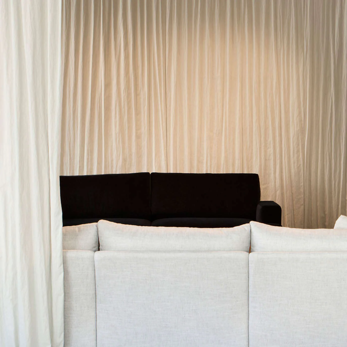 Outline Sofa - Image 5